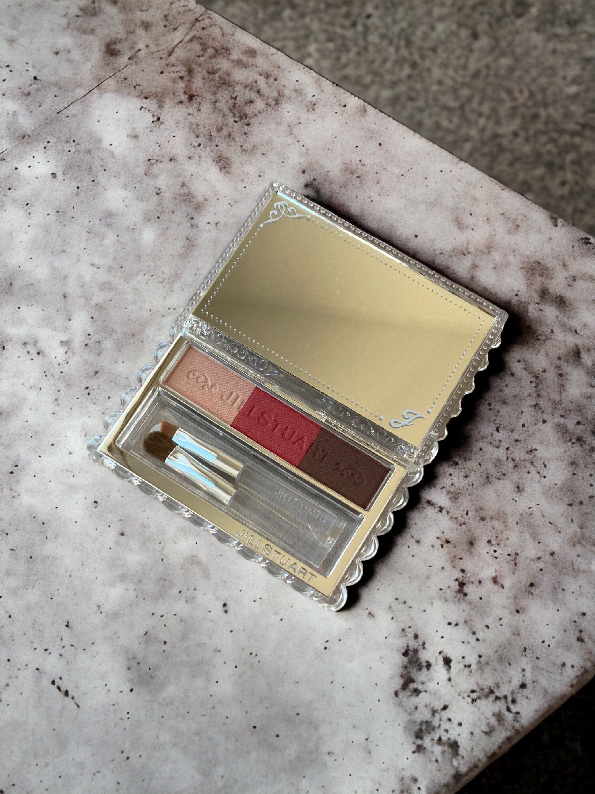 ジルスチュアート ニュアンスブロウパレット 06 red shade/JILL STUART/パウダーアイブロウを使ったクチコミ（1枚目）