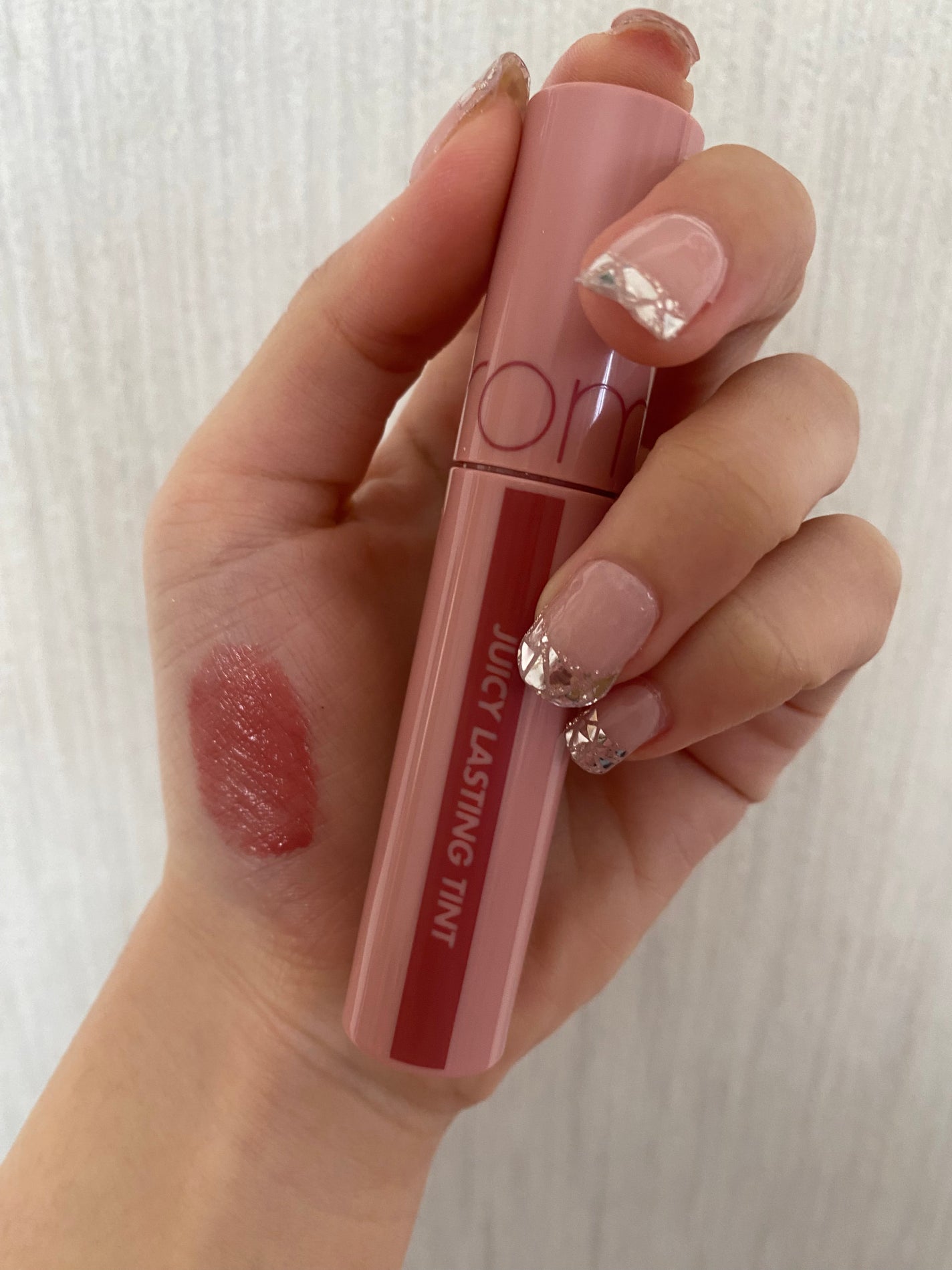 ジューシーラスティングティント/rom&nd/リップティントを使ったクチコミ(1枚目)