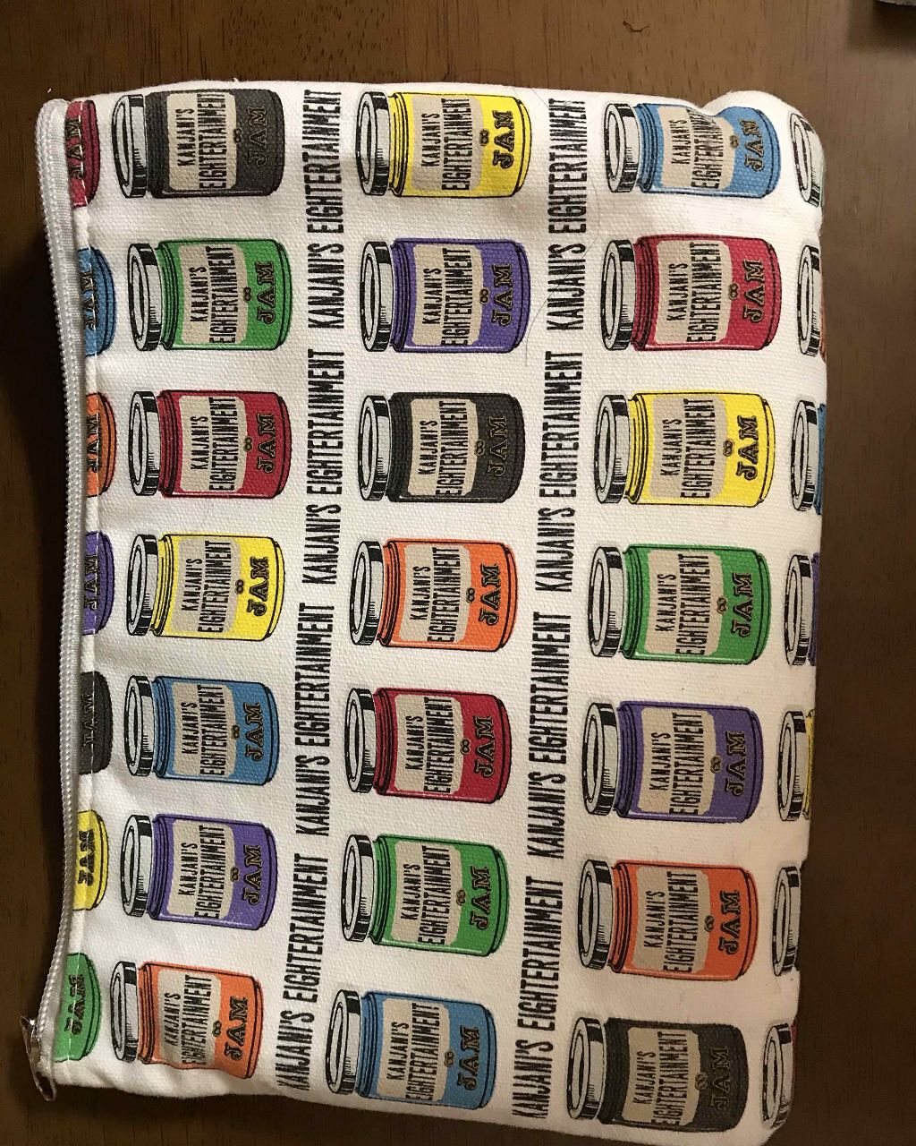 りんか on LIPS 「#みんなのポーチ事情これは学校に持っていくものです!私持ち物多..」(2枚目)