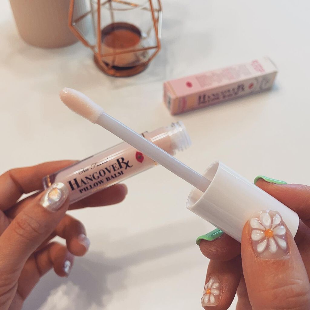 ～トゥー フェイスド ハングオーバー～ ピロー バーム リップ トリートメント/Too Faced/リップ美容液を使ったクチコミ（2枚目）