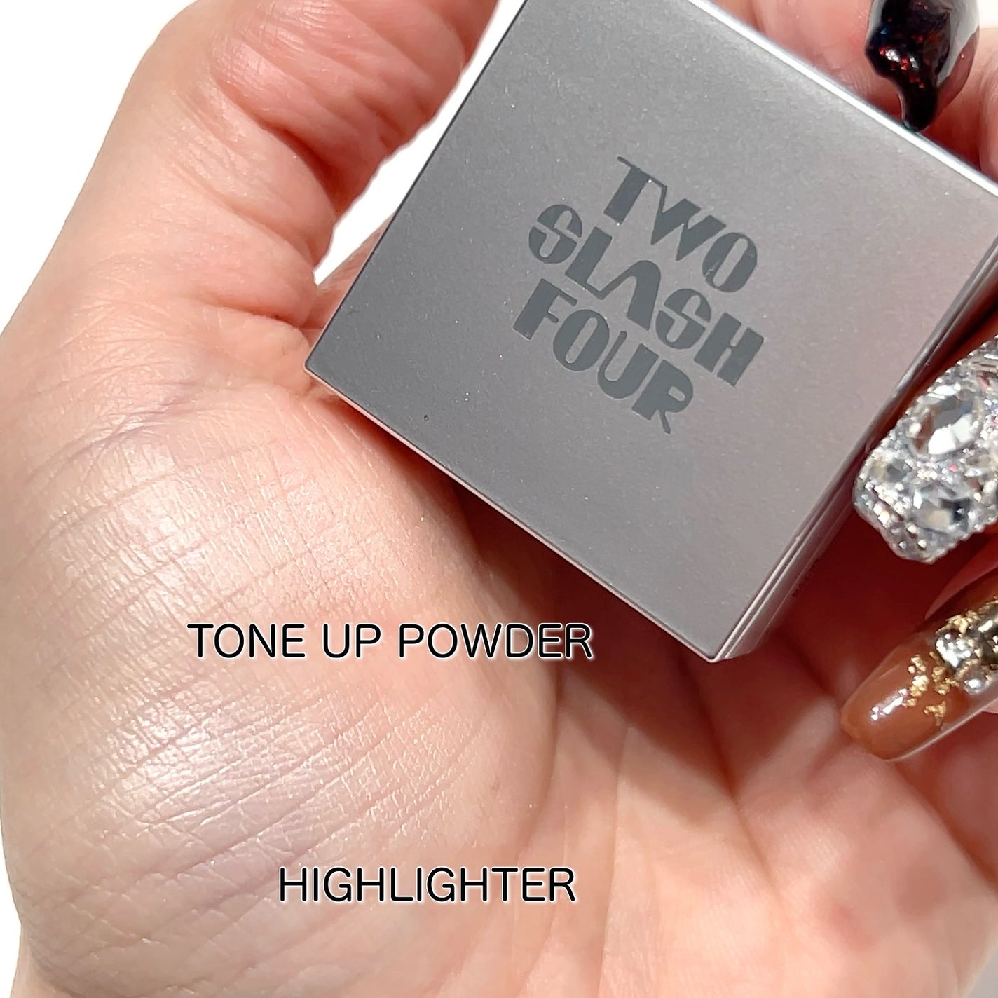 ストロビングフェイスキューブ/TWO SLASH FOUR/ハイライトを使ったクチコミ(4枚目)