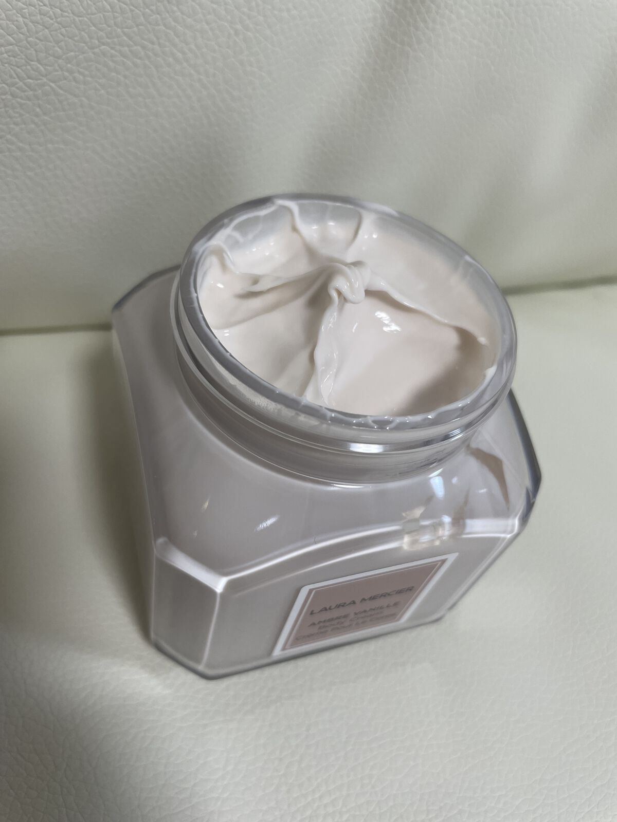 ほぼ未使用ローラメルシエ　ホイップドボディクリーム　アンバーバニラ300g ホイップトボディクリーム アンバーバニラ / ローラ メルシエの