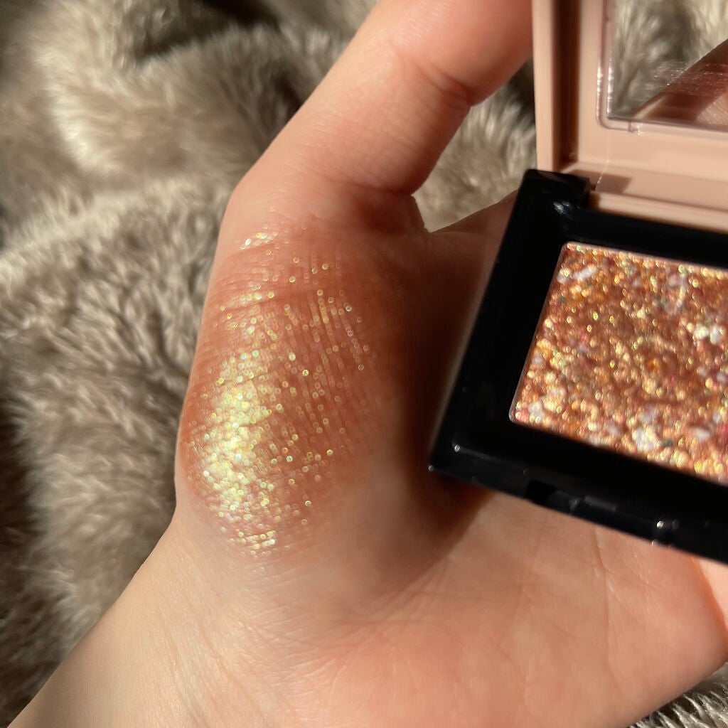 moe@フォロバ on LIPS 「【ヴィセオーロラグリッターアイズBR-1】以前スウォッチ動画を..」(4枚目)