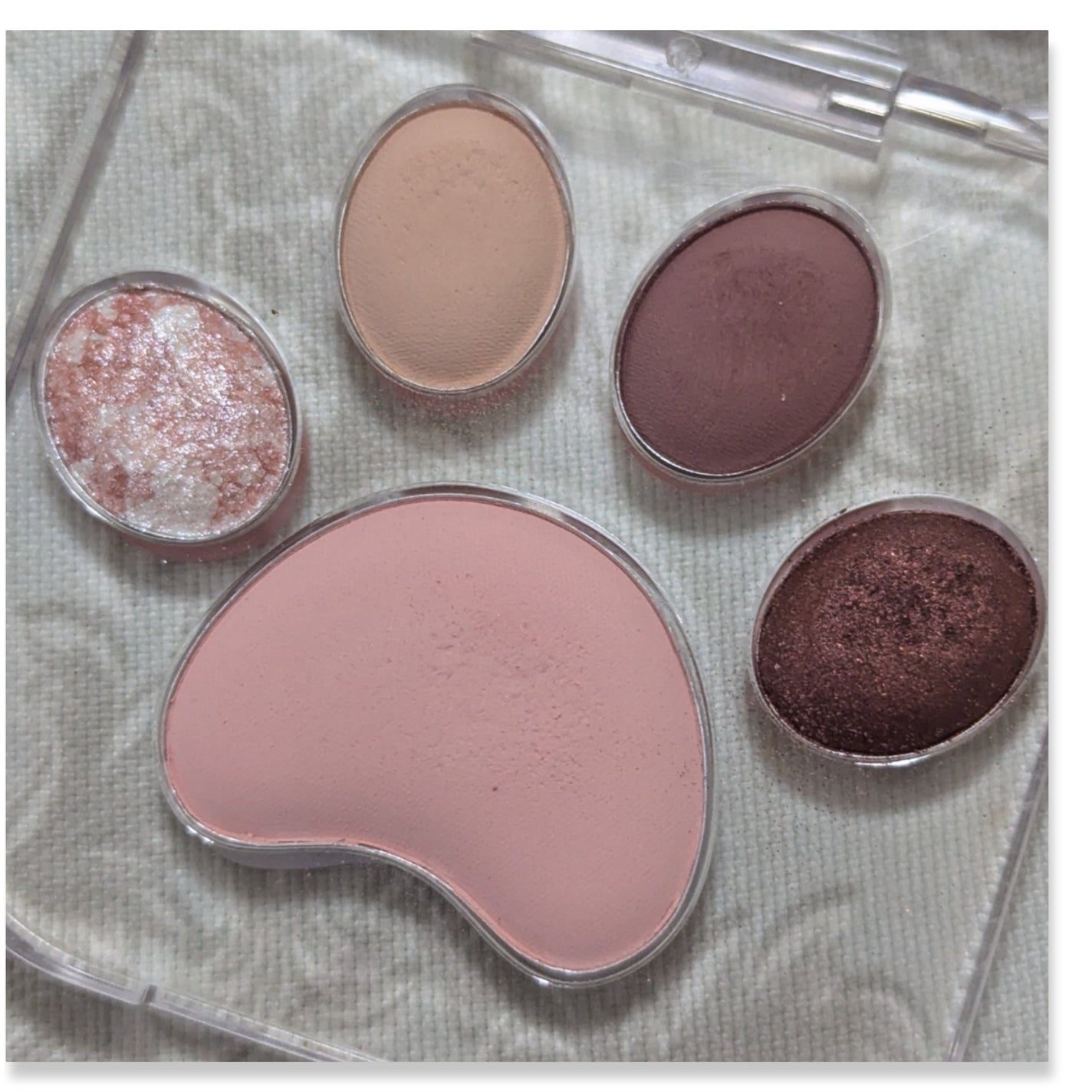 ミャオパウズアイシャドウパレット/MilleFée/アイシャドウパレットを使ったクチコミ(3枚目)