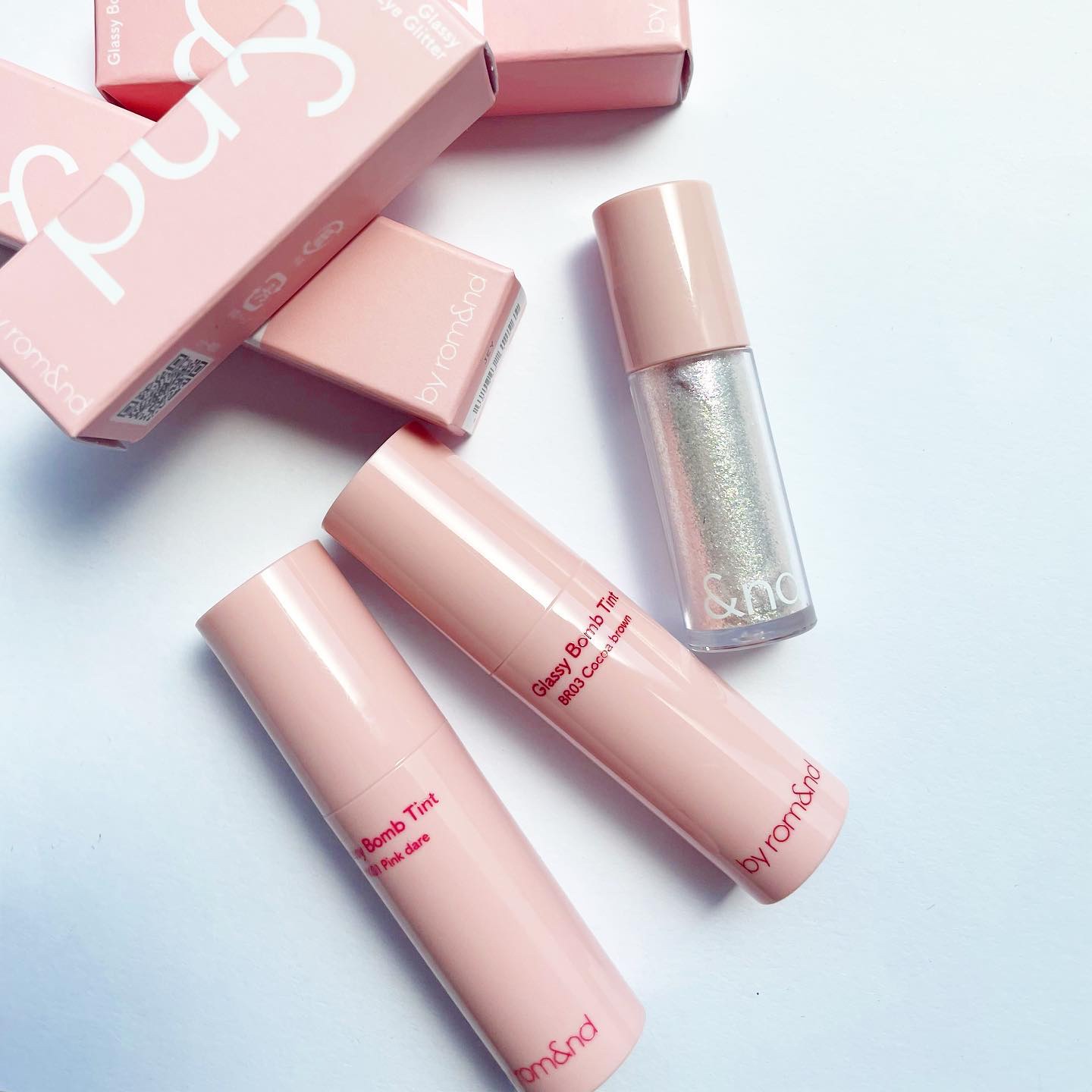 アンドバイロムアンド　グラッシーボムティント/&nd by rom&nd/リップティントを使ったクチコミ（1枚目）