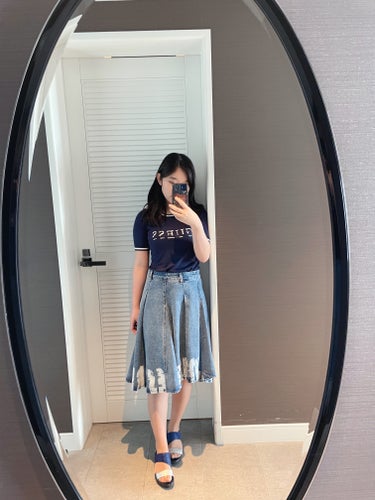 今日のコーデ🩵

GUESSの半袖ニットがお気に入り！
スカートは韓国の百貨店で買ったもの🇰🇷


#コーデ
#フッション