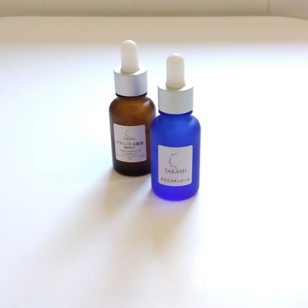 つなまよ on LIPS 「タカミスキンピール洗顔後に顔の中心から外側へ包み込むようになじ..」(3枚目)