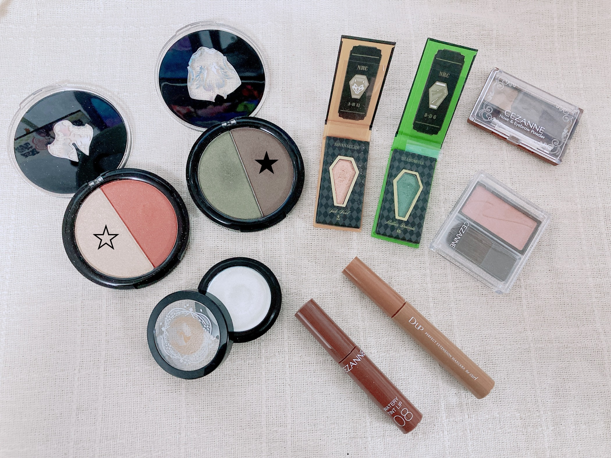 1番コフレ ディズニー ツイステッドワンダーランド/BANDAI SPIRITS/単色アイシャドウを使ったクチコミ（1枚目）