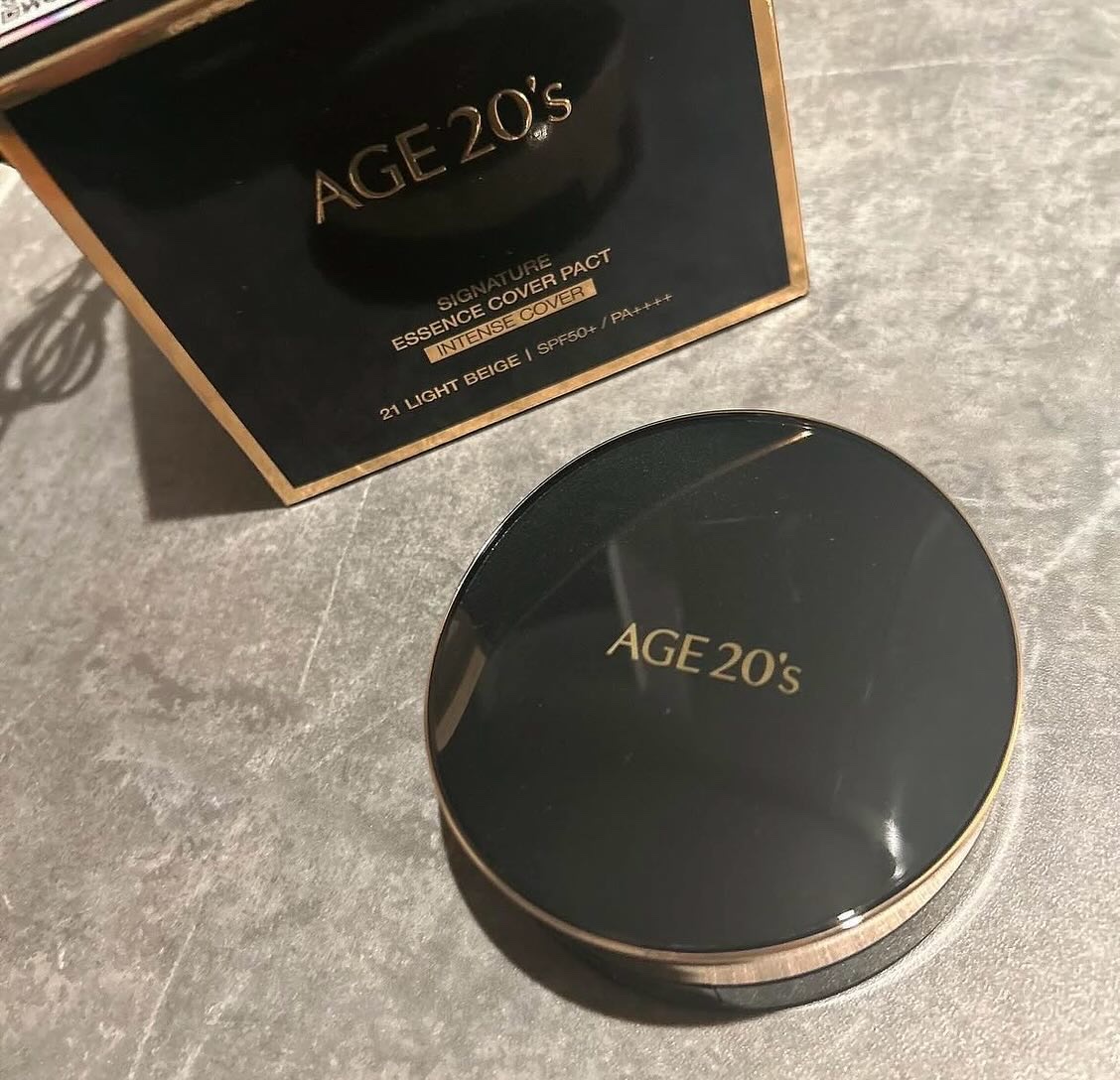 .
AGE20's
エージトウエンティズシグネチャーエッセンスカバーパクトインテンスカバー

✅肌を美しく見せるため市販の製品の中で1番多い、エッセンス含有量が71％
✅上品な艶やかな肌に自然な光彩が輝く
☑︎みずみずしい健康な肌に

薄く