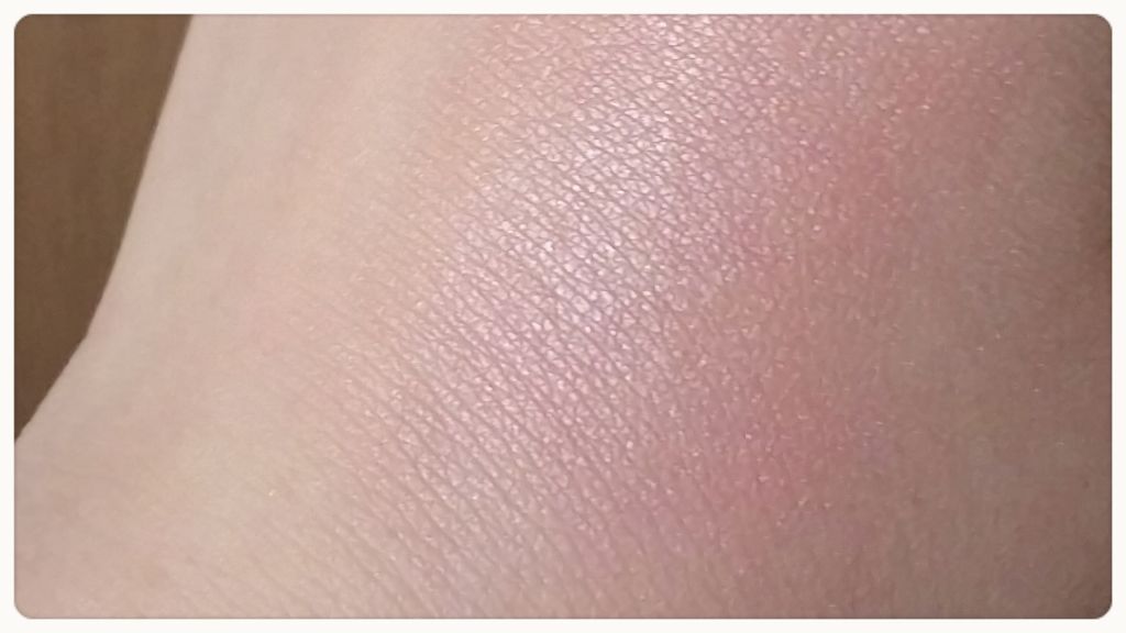 ブラッシング ハート/MAKEUP REVOLUTION/パウダーチークを使ったクチコミ(4枚目)