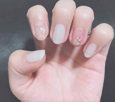 100円ネイルでセルフネイル💅

アルミホイルにACクイックドライ ベース&ハードナーとトップコートと垂らして薄めて使用♪（そのまま使うとベッタリ感が出て気になるので…）

薬指と人差し指には、セリアの