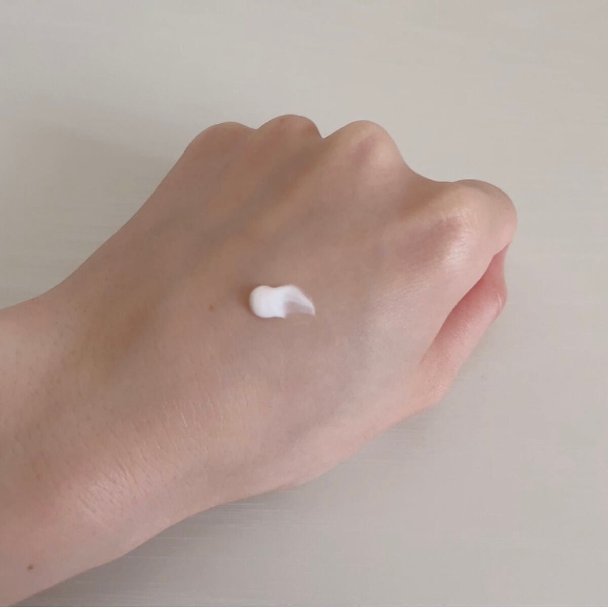 ビューティーチャージプレミアム 瞬間つや美肌 無香料/アトリックス/ハンドクリームを使ったクチコミ(2枚目)