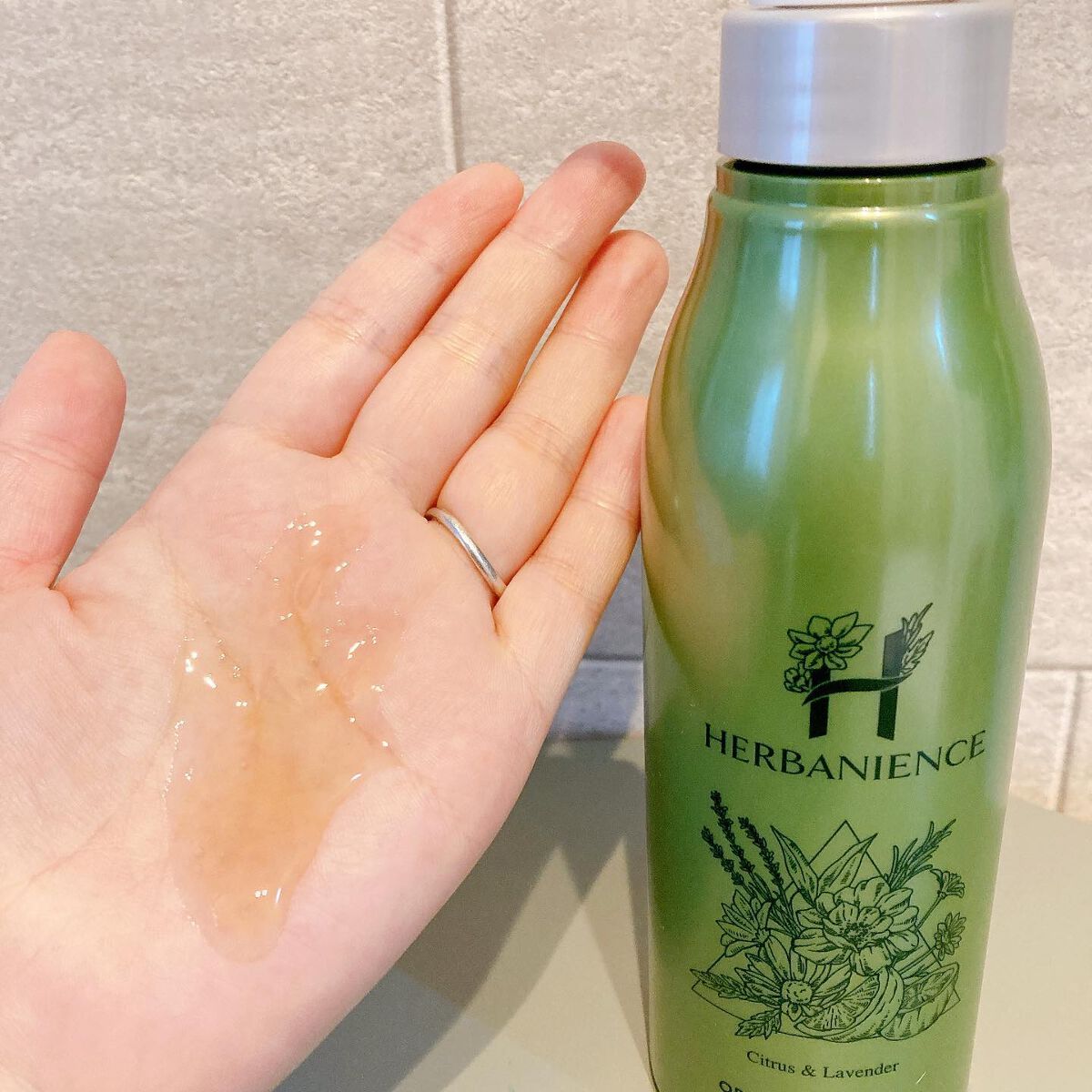 ハーバニエンス シャンプー・コンディショナー(シトラス＆ラベンダー)/HERBANIENCE/市販シャンプーを使ったクチコミ（2枚目）