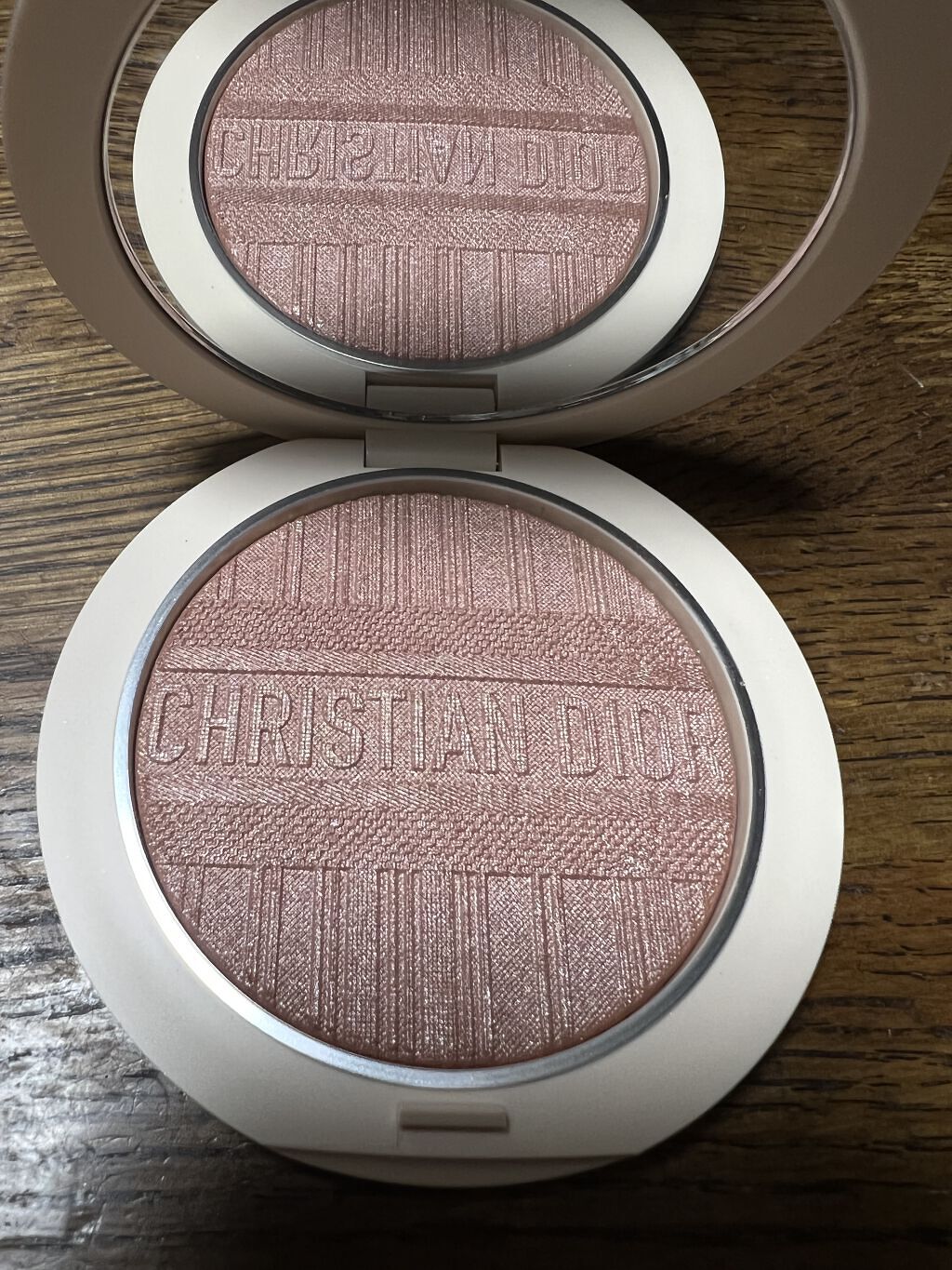 ディオールスキン フォーエヴァー クチュール ルミナイザー/Dior/プレストパウダーを使ったクチコミ（1枚目）