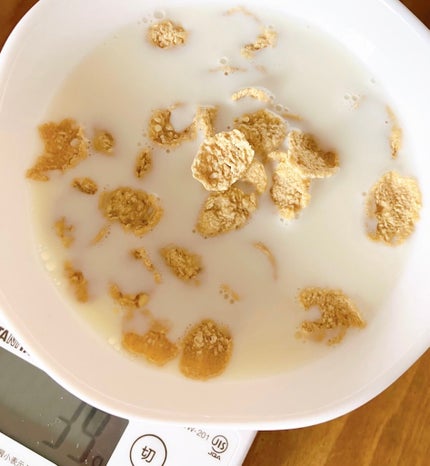 日清シスコ おいしいオートミールのクチコミ「日清シスコ おいしいオートミール〈新フレーク〉
 食べ過ぎ注意!本当に美味しいオーツ麦のシリ.....」(2枚目)