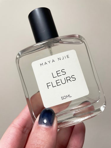 


●Maya Njie レ フルール 50ml

これすっごい好き。
フルールとあるけど、フローラル、ムスク、フルーティのいいとこどり。
みたいな香りがします。

本当にちょうど良くて甘すぎなくて使