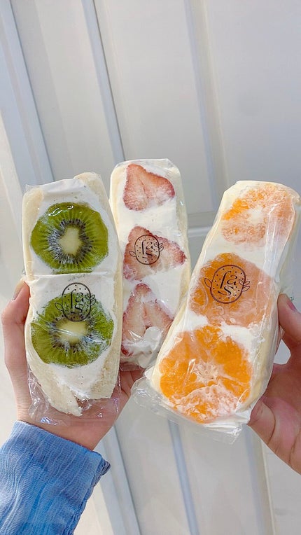 ANJU/美容師♡ on LIPS 「話題のヴィーガンフルーツサンド♡🍋こんなに生クリームたっぷりな..」(1枚目)