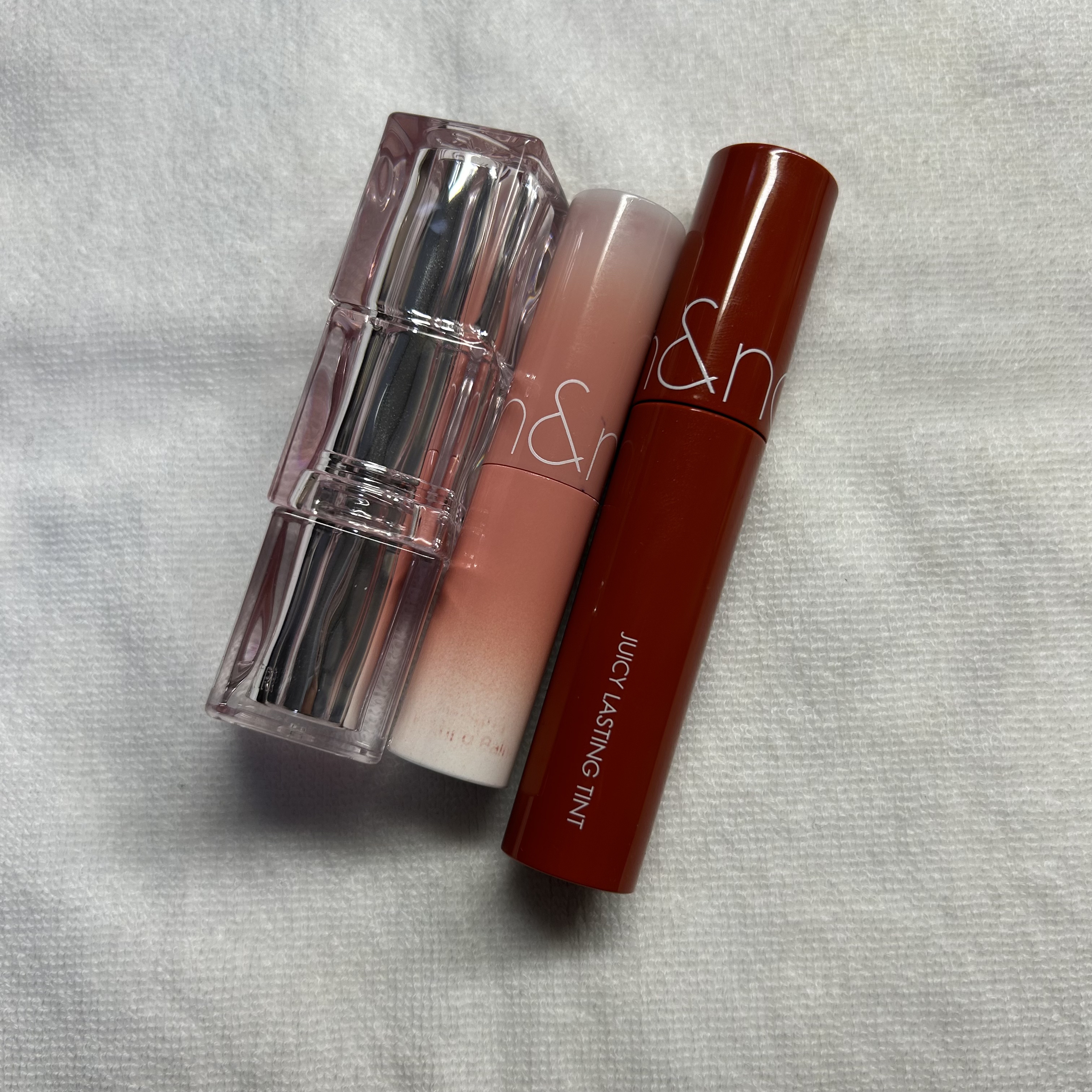 ジューシーラスティングティント/rom&nd/リップティントを使ったクチコミ（2枚目）