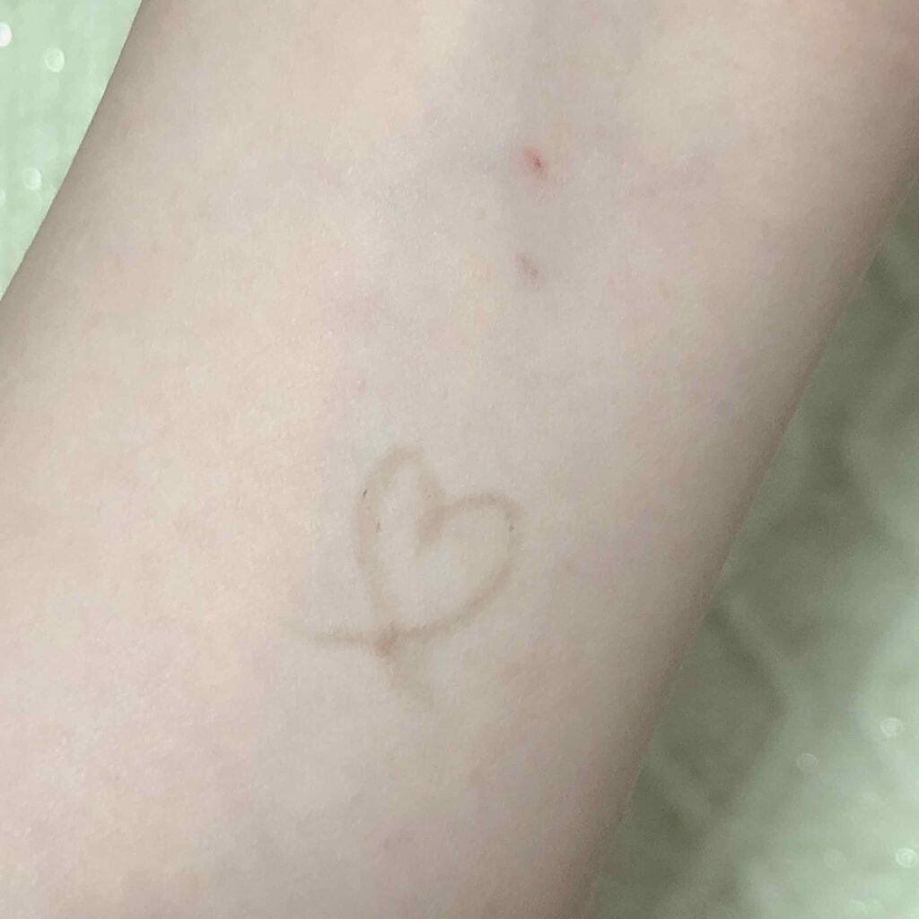 TWINKLE HAPPINESS GIRL/セリア/スティックアイシャドウを使ったクチコミ(3枚目)