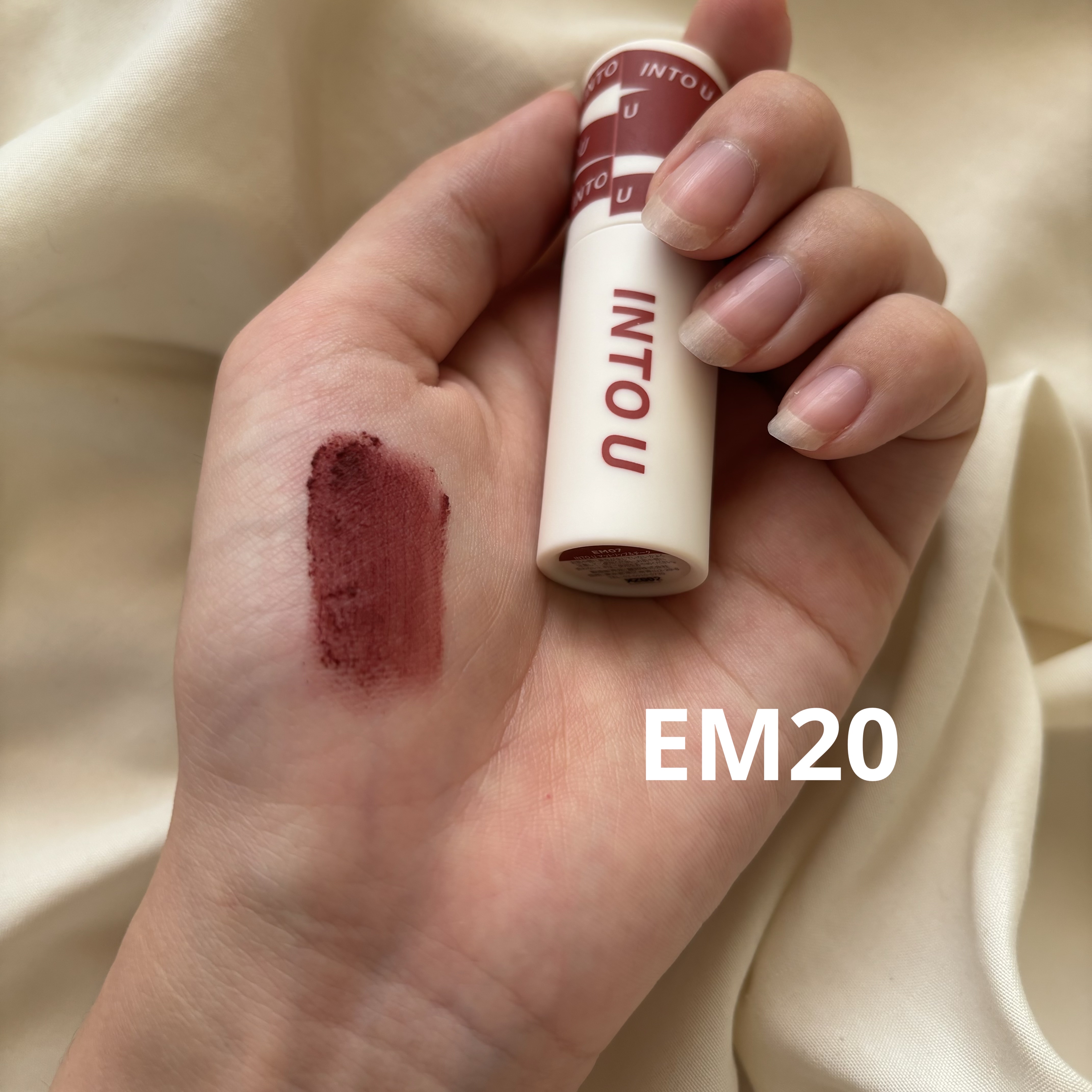 スーパーマットリップ＆チークマッド EM20 キョウトカメリア/INTO U/口紅を使ったクチコミ（3枚目）