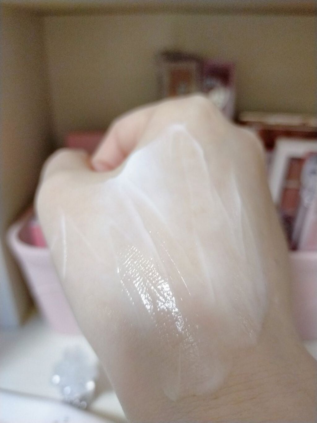 クリスタルブルーム スノー パフュームド ハンドクリーム/JILL STUART/ハンドクリームを使ったクチコミ(4枚目)