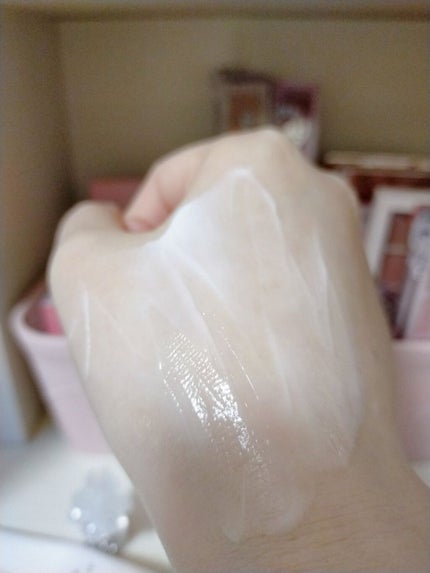 クリスタルブルーム スノー パフュームド ハンドクリーム/JILL STUART/ハンドクリームを使ったクチコミ(4枚目)