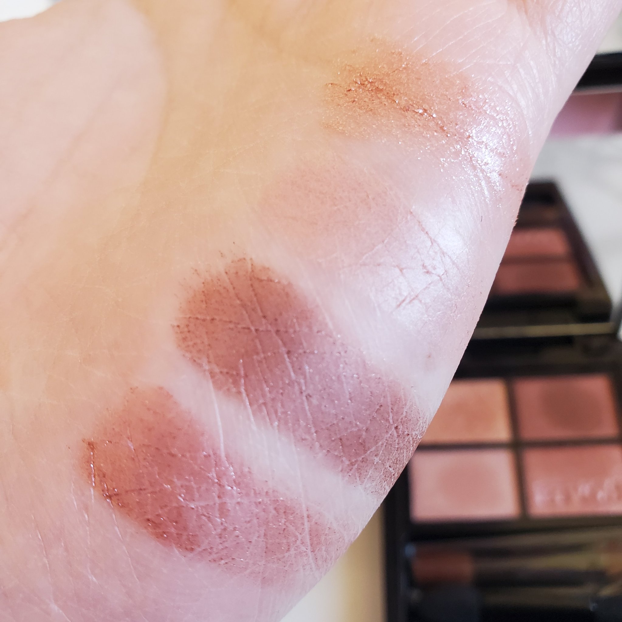 ミネラルクラッシィシャドー/エトヴォス/アイシャドウパレットを使ったクチコミ（2枚目）