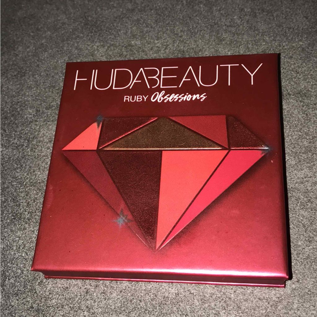 Obsessions Eyeshadow Palette/Huda Beauty/アイシャドウパレットを使ったクチコミ(1枚目)