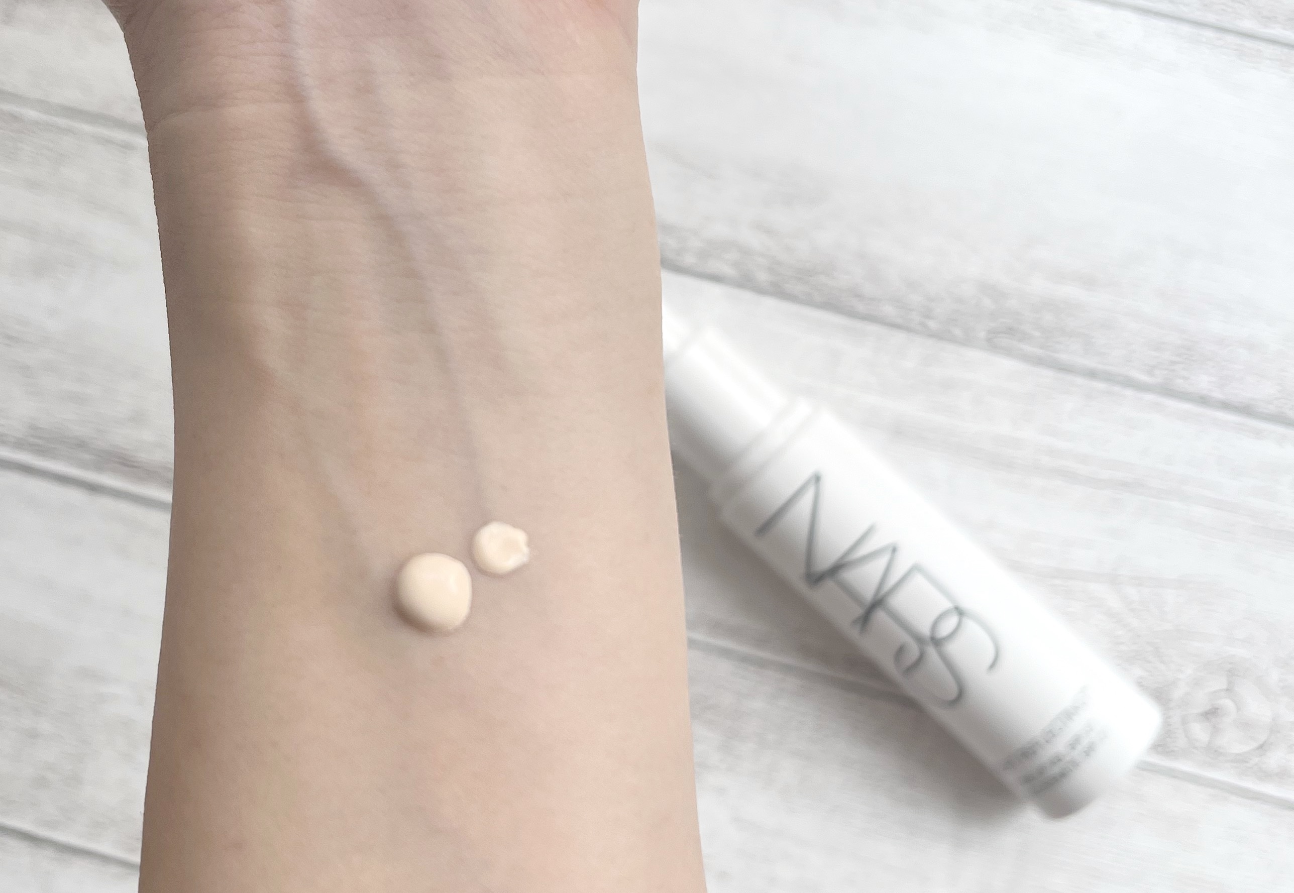 ライトリフレクティング　トーンアップヴェール/NARS/化粧下地を使ったクチコミ（2枚目）