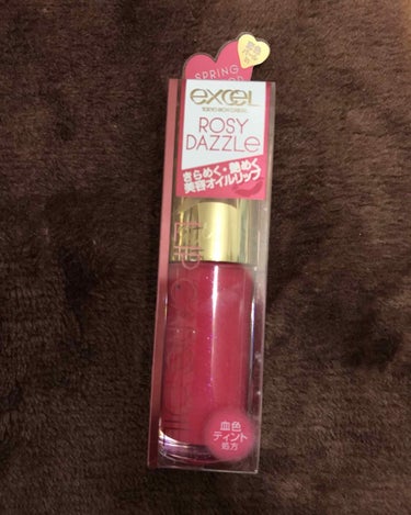 
excel Lip Care Oil
エクセル リップケアオイル
全5色 4.1g 1,400円(税抜き)


※画像3枚目に唇が写ってます。



 エクセルのこのリップオイル、某コスメレビューサイ