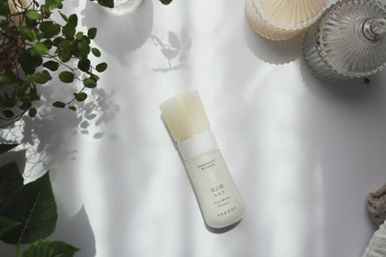 ドモホルンリンクル 美活肌エキス(薬用美白)のクチコミ「乳白色の乳液みたいな色で
緩やかで優しいテクスチャー。
配合されている
自然由来の
.....」(2枚目)