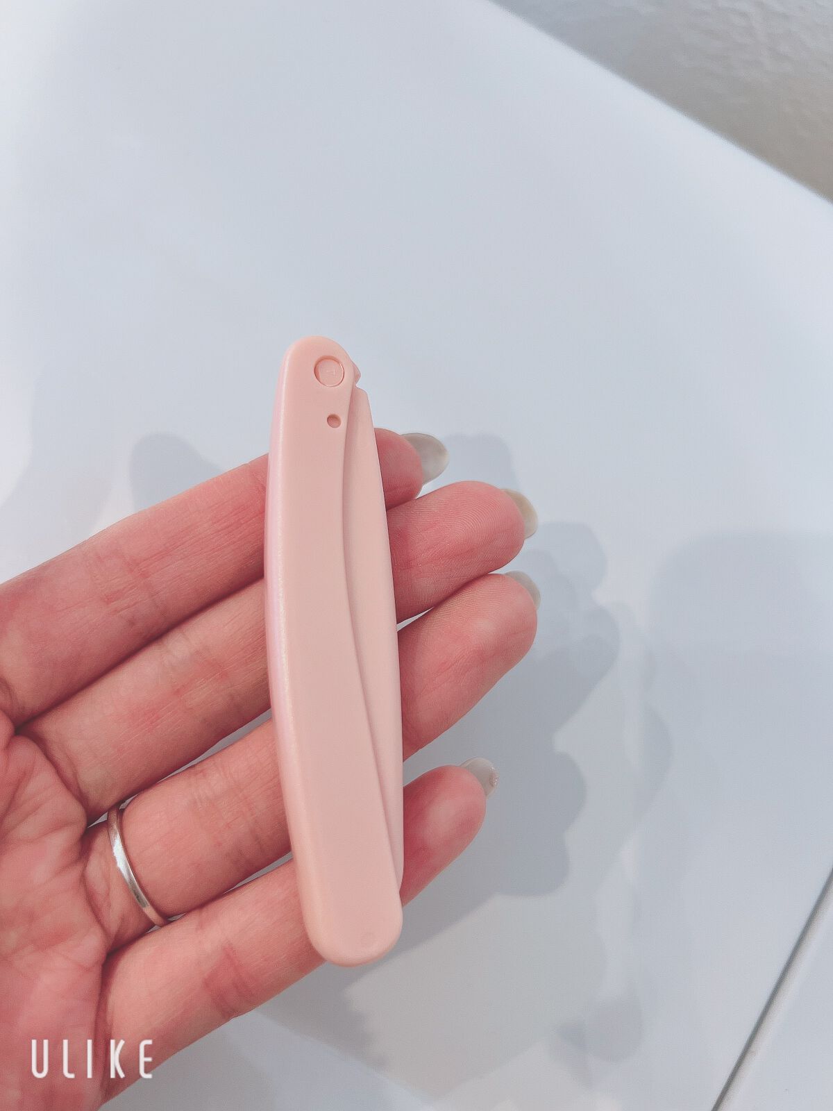 シック シック プレミア 敏感肌用 折りたたみタイプのクチコミ「敏感肌用カミソリ
マイクロガード刃だから安心して処理できる👏
従来のセーフティガードよりも約2.....」（2枚目）