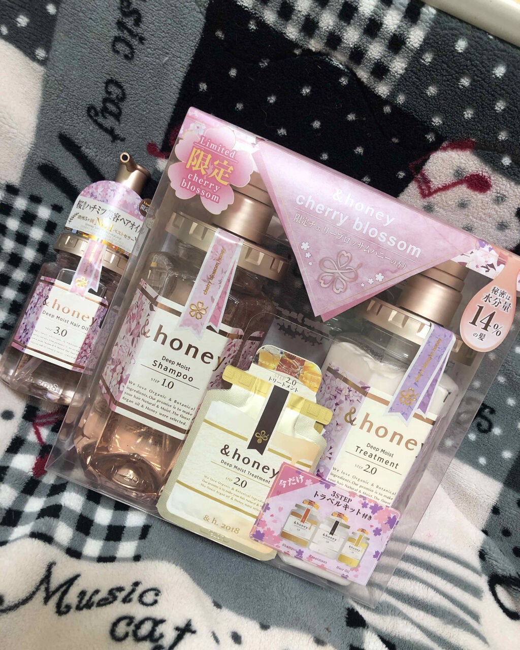 ディープモイスト 限定チェリーブロッサム シャンプー&ヘアトリートメントペアセット/&honey/シャンプー・コンディショナーを使ったクチコミ(1枚目)