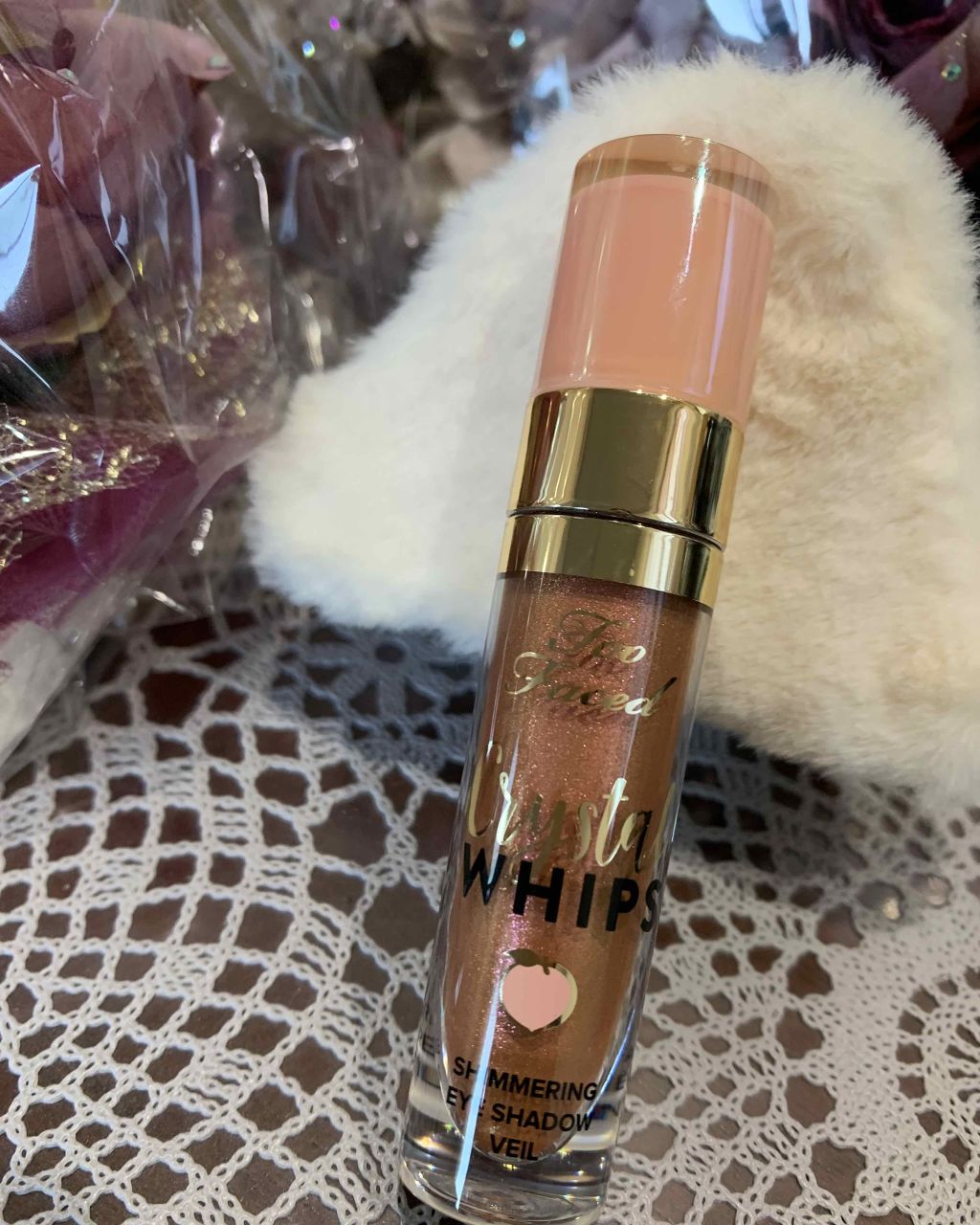 クリスタルホイップス ロングウェアリング シマ—リング アイシャドウ イッツ リット/Too Faced/リキッドアイシャドウを使ったクチコミ（2枚目）