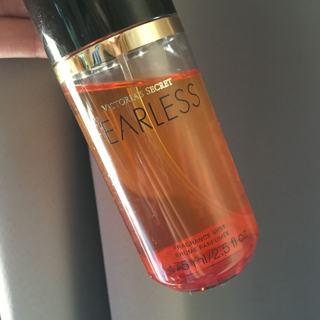 あやみ様 on LIPS 「お土産でもらったヴィクトリアシークレットの香水です。シンプルな..」(1枚目)