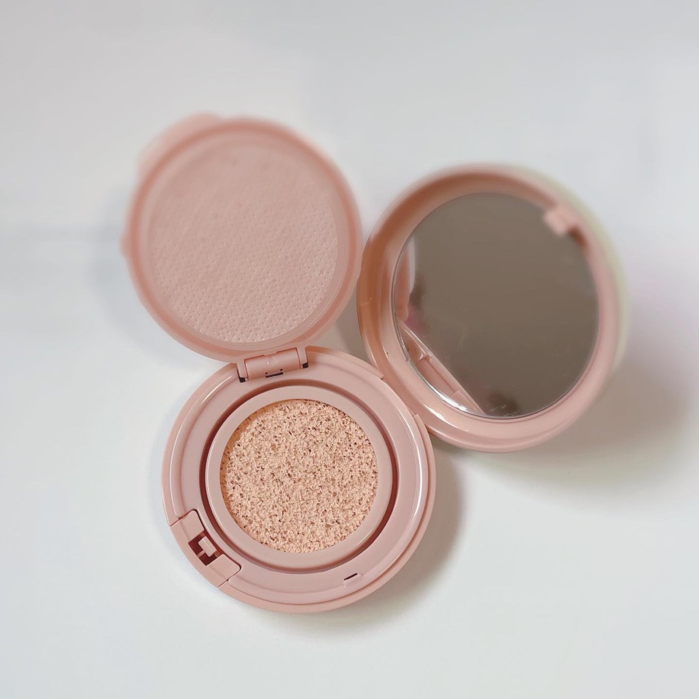 シースルー ヴェール コンパクト/PAUL & JOE BEAUTE/ファンデーションを使ったクチコミ(5枚目)