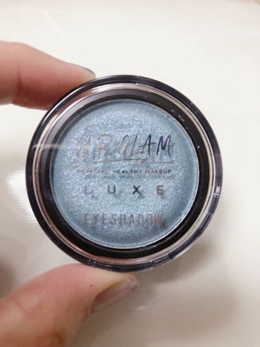 UR GLAM LUXE　SOFT EYESHADOW
09 ペールブルー

発色薄いです

多色ラメがきれいですがもう少し色出て欲しい

質感はもちもちしてますが塗るとサラッとパウダーみたいになります