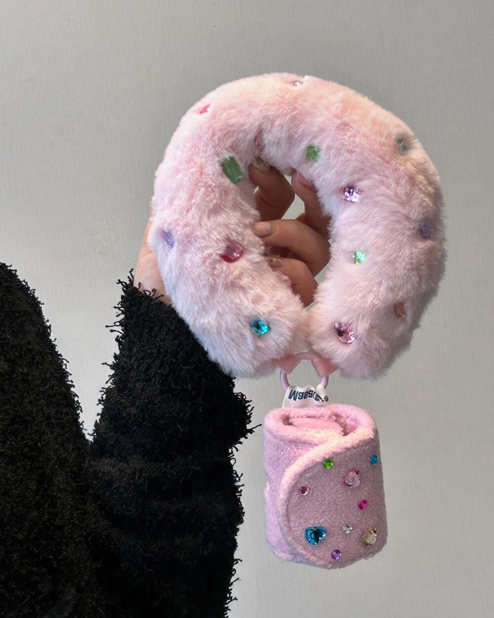 ケース大好きっ子 on LIPS 「ピンクで美しいイヤホンケース#iPhoneケース#購入品#爆買..」(1枚目)