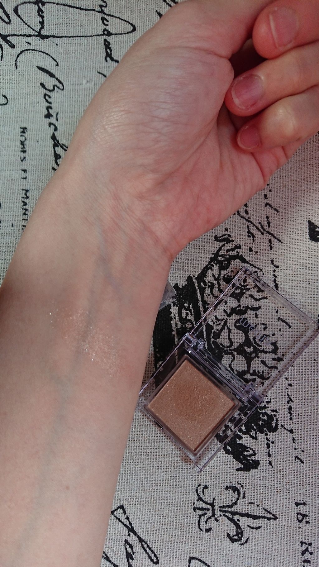 ブライトアップアイシャドウ/media/単色アイシャドウを使ったクチコミ(2枚目)