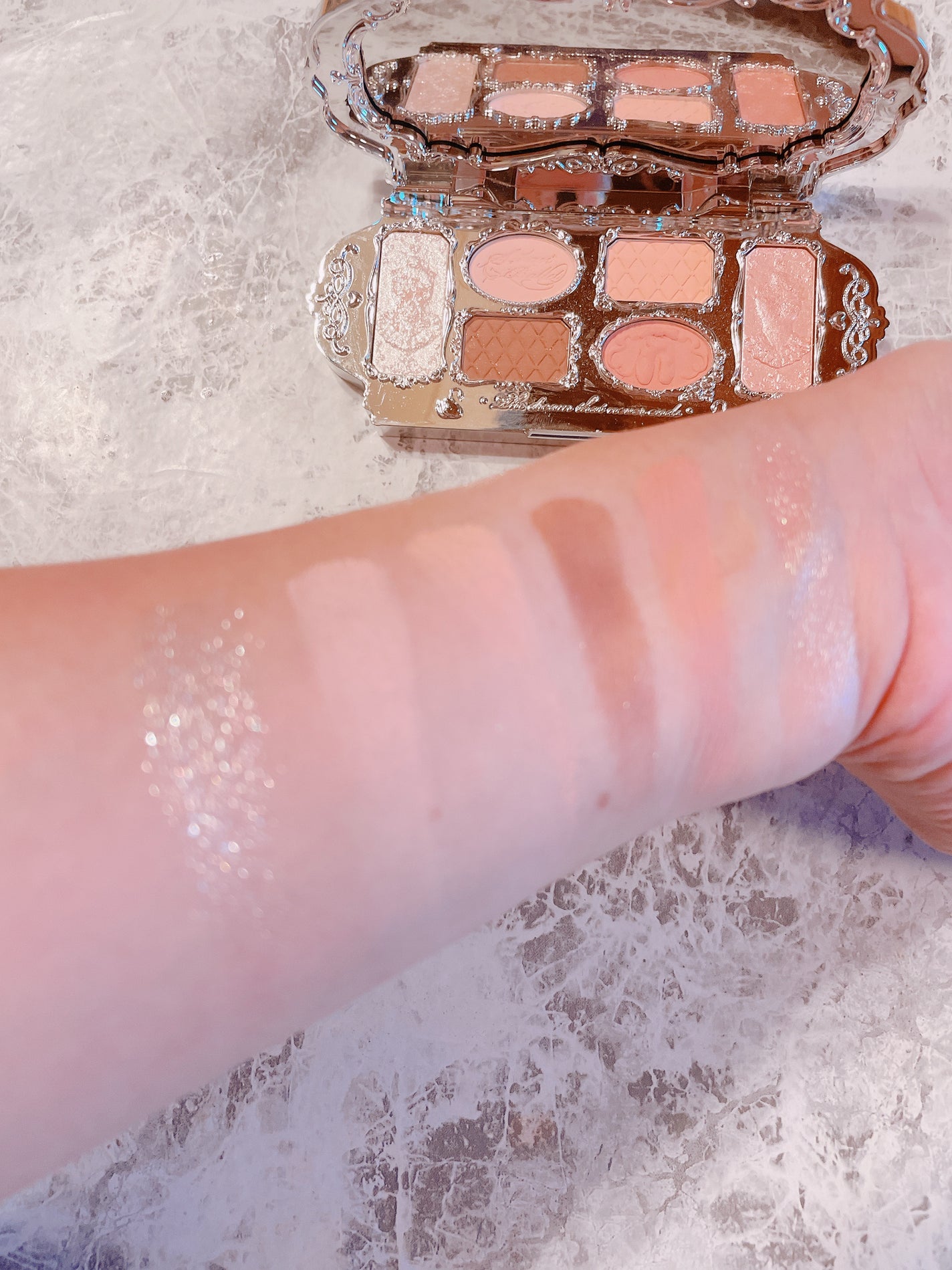 フラワーノーズスワンバレエシリーズ アイシャドウパレット/FlowerKnows/アイシャドウパレットを使ったクチコミ(4枚目)