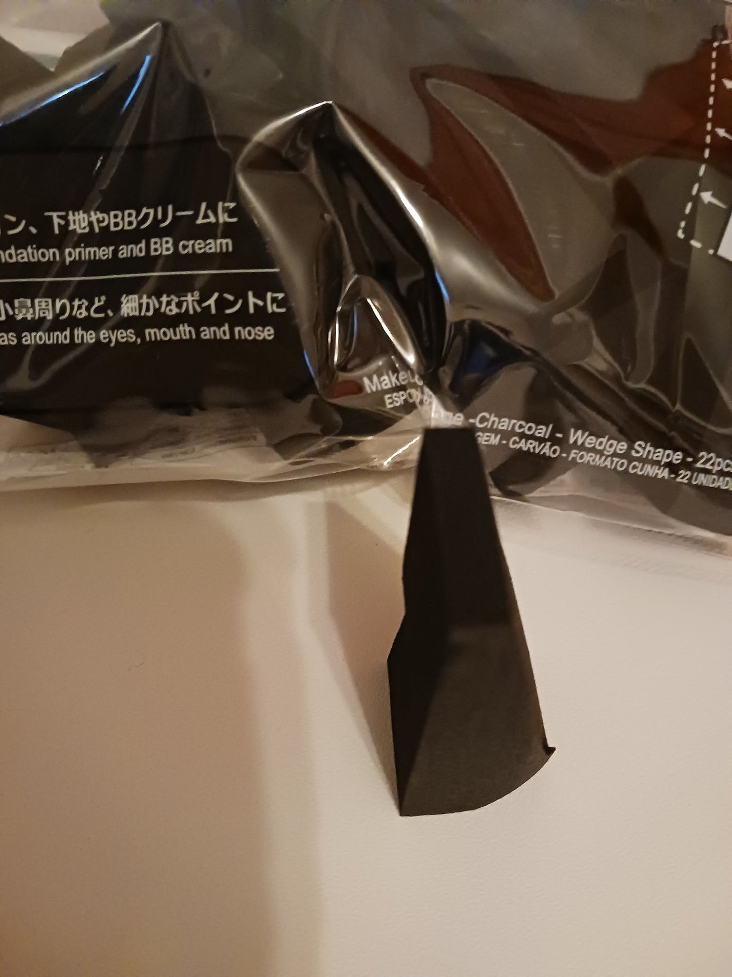 メイクアップスポンジ(バリューパック ウェッジ型 30個)/DAISO/パフ・スポンジを使ったクチコミ(2枚目)