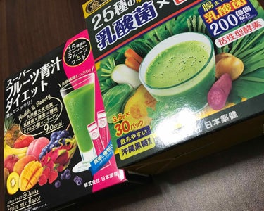 1枚目左・2枚目
スーパーフルーツ青汁ダイエット
ココカラファインで1,058円 30包

1枚目右・3枚目→金の青汁 乳酸菌×酵素
ココカラファインで1,382円 30包

4枚目→金の青汁 大麦若葉