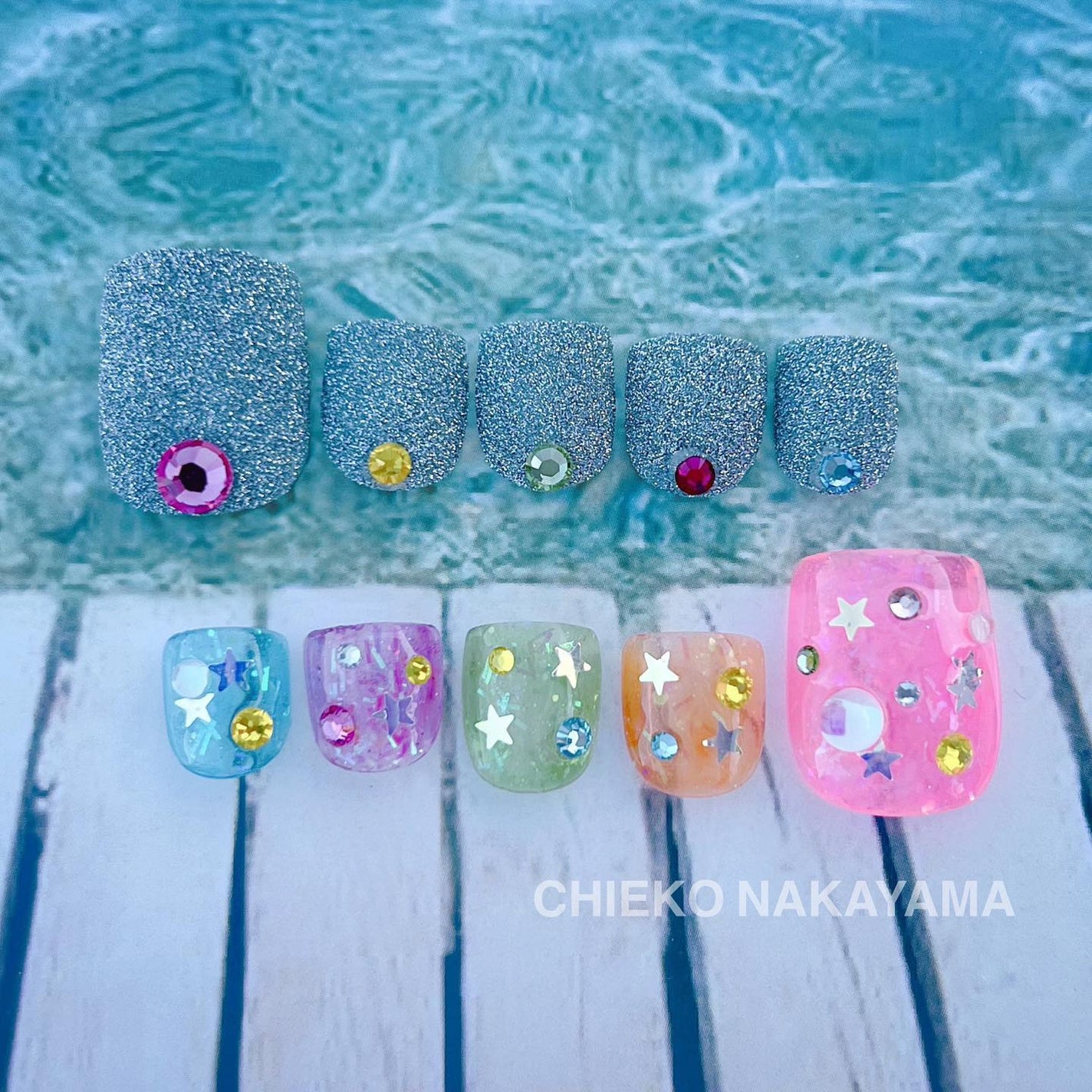 なかやまちえこ on LIPS 「足のアシメネイルもかわいいです♡⠀⠀@nailvenus_ma..」(2枚目)