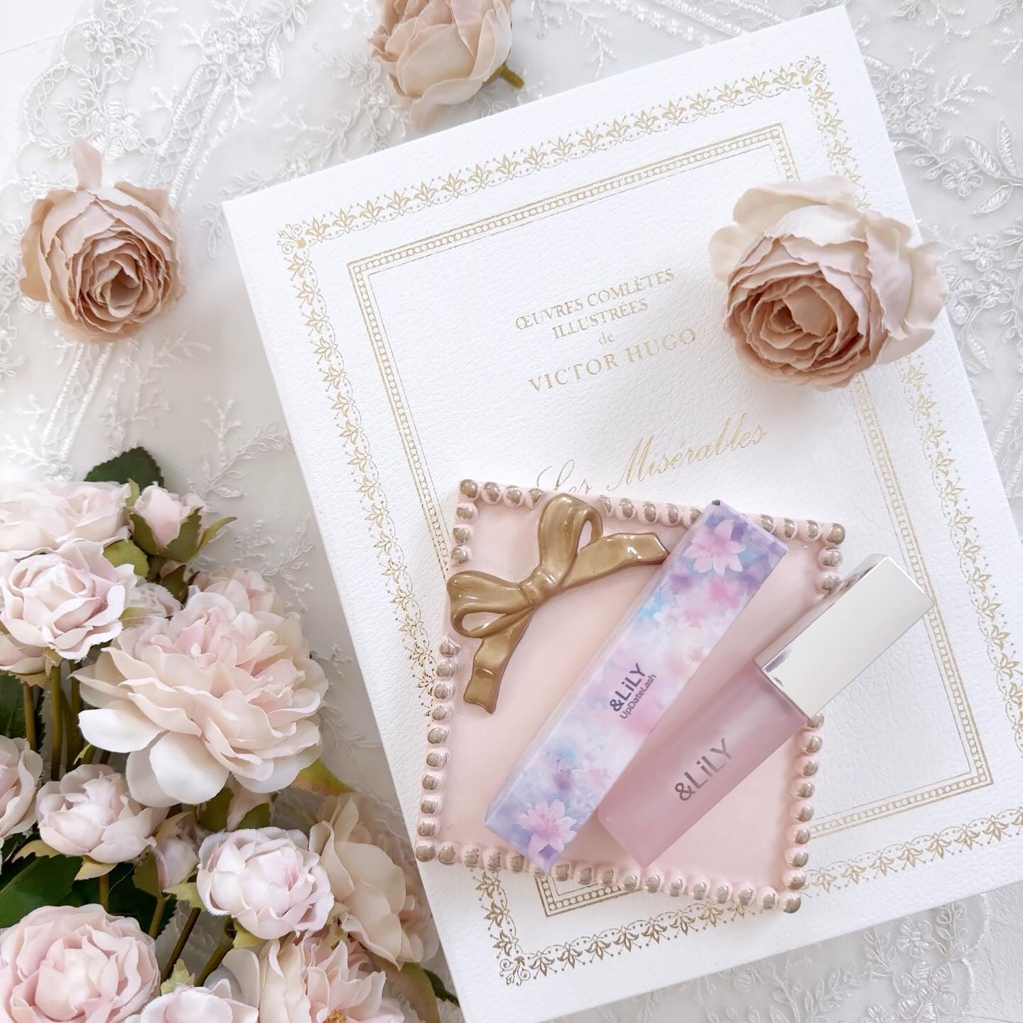 ♡Newin♡
マスカラのせいか、最近まつ毛が傷んできたから
まつげ美容液をゲットしたよ✨

┈┈┈┈┈┈┈┈┈┈
@andlily_net 
まつ毛美容液
┈┈┈┈┈┈┈┈┈┈

まずグロスみたいなパケが可愛い〜💗
中身がメインではある