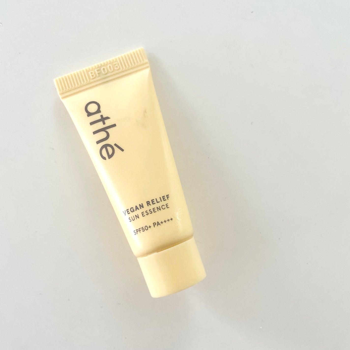 ヴィーガン リリーフ サン エッセンス /athé/日焼け止めクリームを使ったクチコミ(1枚目)