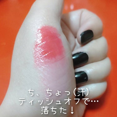 ♪えっ、嘘でしょ…？♪


先日、またLIPSさんで購入しました〜♡
ettusaisのリップ♬
LIPSでの評価も結構良かったので✨


細身のリップタイプだし、ツヤ消しのシンプルなケースも可愛い♡
ツヤツヤしてて塗りやすいから、これは一軍入りだなと思いました。


…がっ！！


ティッシュオフでほとんど落ちた…
え？私だけ？？🤣


勿論完全に落ちた訳じゃなく、薄く色味は残ったけど…
私が勝手に期待しすぎたのかな？
重ね塗りしてもダメでした…


塗りたてに近いカラーが残ったら最高なのに〜！
このカラー、メッチャ気に入ったのに〜！！
皆さんの投稿見ると、残ったっておっしゃってる方が多いんですよね〜。
私の唇と合わなかったのかな？


使い心地は良かったです(笑)
滑らかで、スーッと塗れました♡
だからこそ、余計悔しい！


可愛いから、薄付きのティントとして使いたいと思います…⤵️
でも、1,650円出してリピはないかな…。
愛用中の方、ゴメンナサイ。あくまで私個人の感想ですので💦


#ettusais #エテュセ #リップエディション #ティントルージュ #01 #ブライトレッド #ティッシュオフで殆ど落ちた #カラーは可愛い #使い心地も良い #ティント感無し #残念
の画像 その1