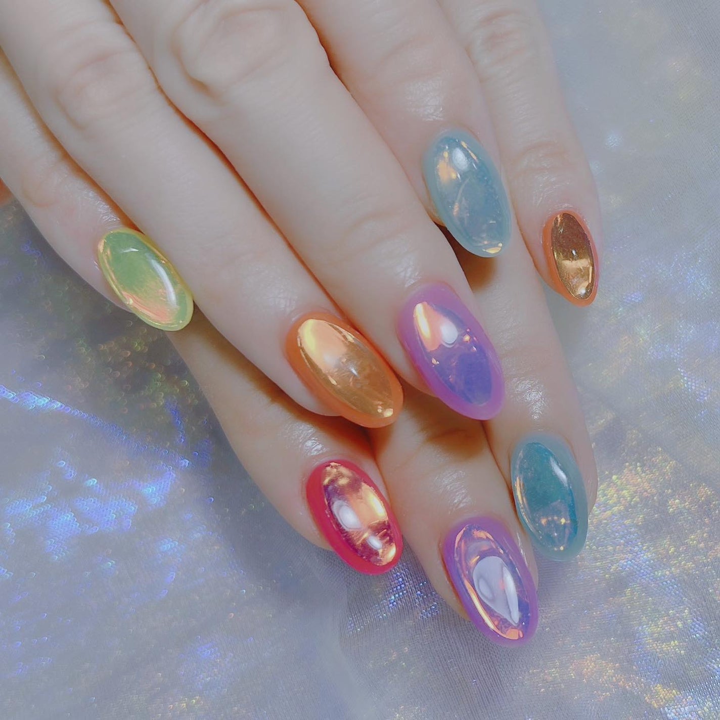 なかやまちえこ on LIPS 「オーロラ🪄✨⠀⠀施術は @aby_sharenail。⠀#na..」(1枚目)