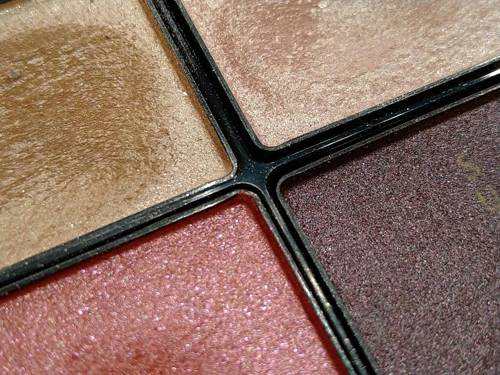 Today's makeup♡

記録してみて気づいたけどこのアイシャドウかなり出番多い🤗
迷ったり、時間がなかったときはこれを選んでしまいます

SUQQUの新パレットにこれと同じのないかなぁ…笑

#今日のメイク #SUQQU #デザ