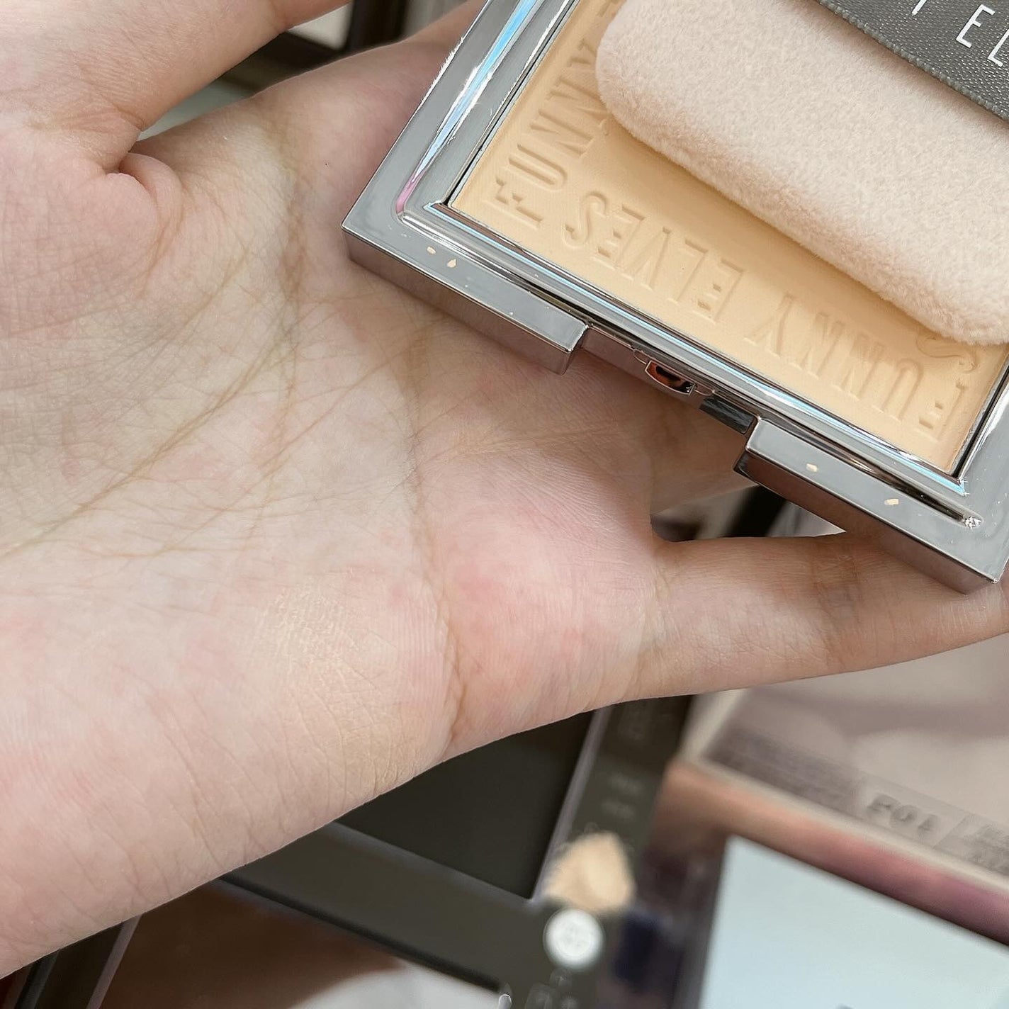 ソフトマットプレストパウダー/FUNNY ELVES方里/プレストパウダーを使ったクチコミ(5枚目)