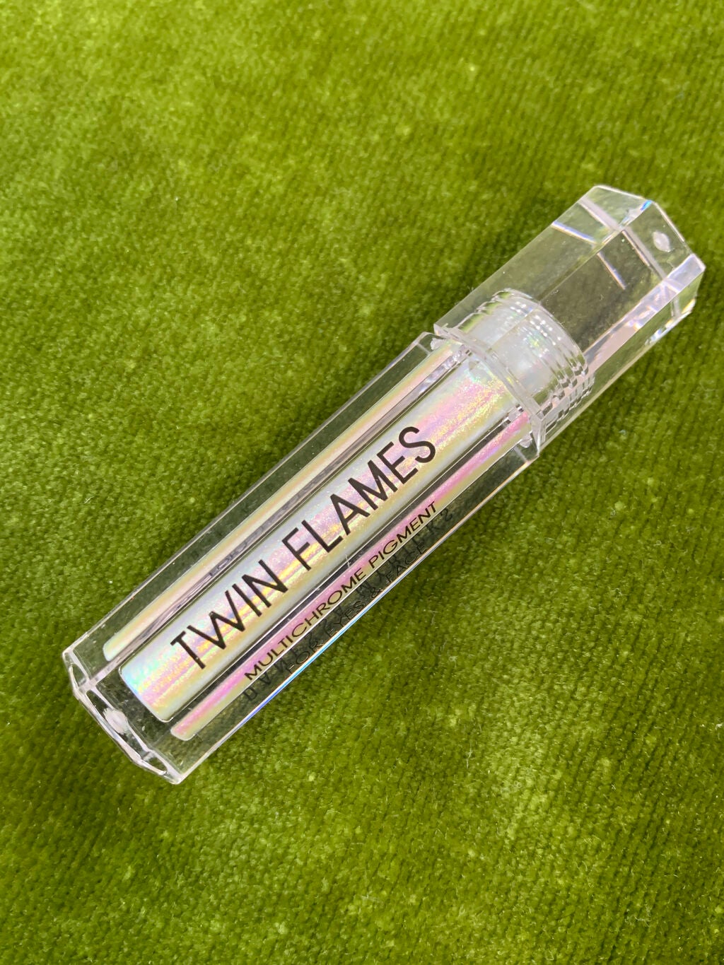 Twin Flames Multichrome Pigment/DANESSA MYRICKS BEAUTY/リキッドアイシャドウを使ったクチコミ(2枚目)